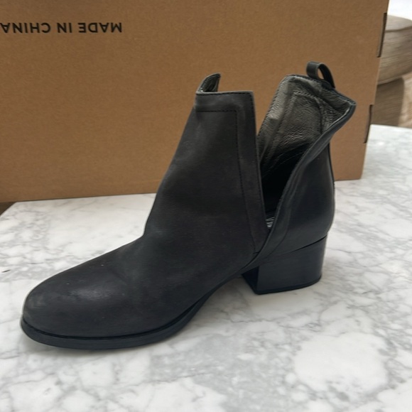 Jeffrey Campbell Vintage. Oriley. Black Leather Bootie. 7M - Picture 2 of 8